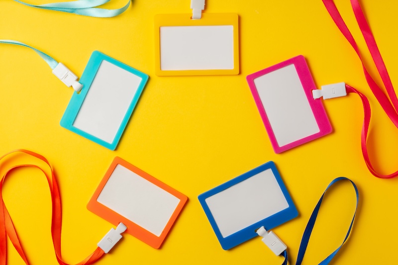 Eventband med namnbrickor